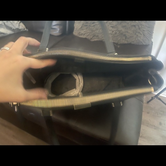 NWOT Authentic Kate Spade Satchel - Picture 3 of 5